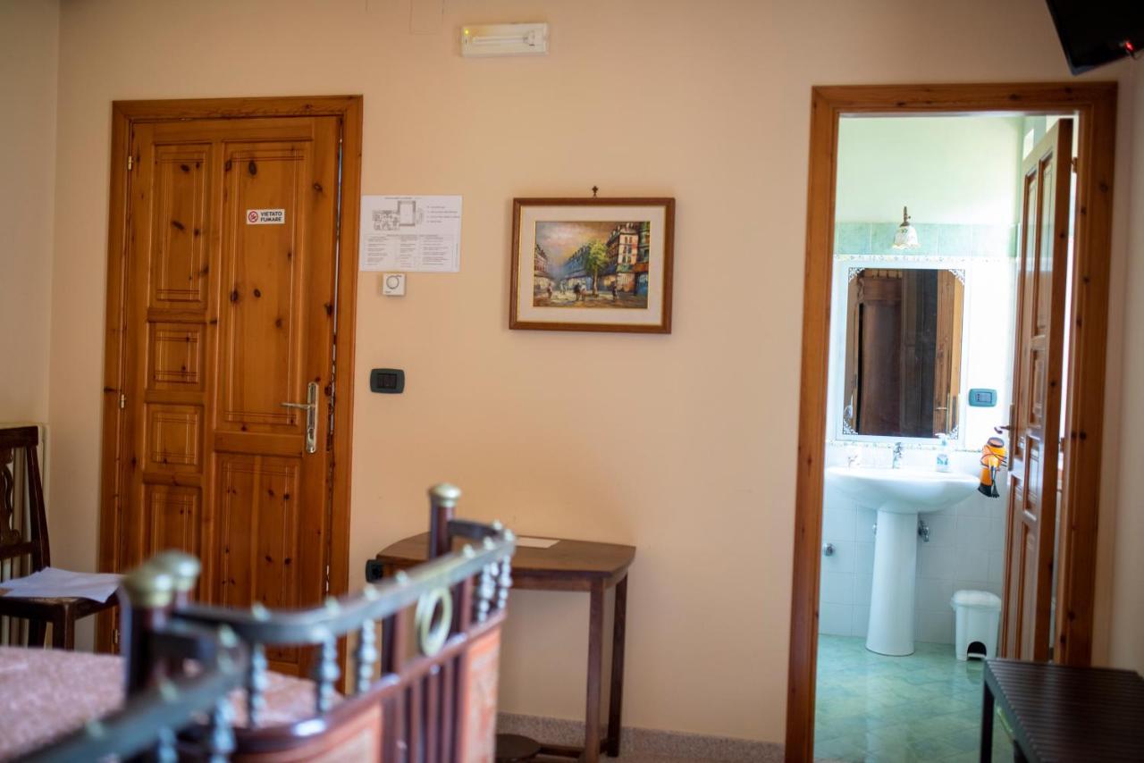 Отель La Ginestra Castel San Lorenzo Экстерьер фото