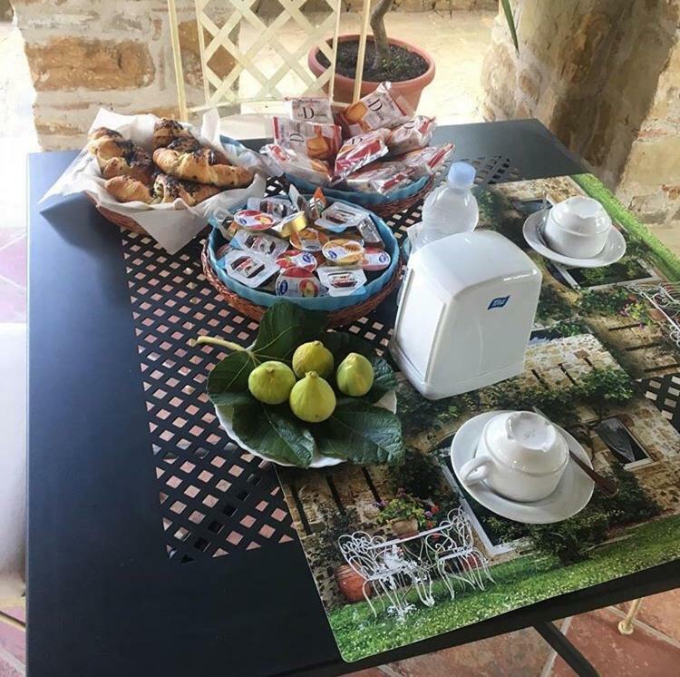 Отель La Ginestra Castel San Lorenzo Экстерьер фото